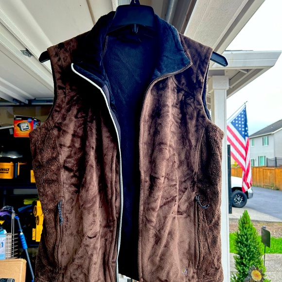 Mountain hardwear vest - Picture 1 of 2